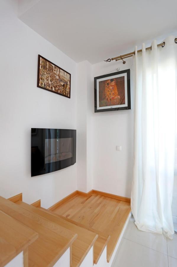 Gorgeous 2 Bedroom Duplex In City Center Boekarest Buitenkant foto