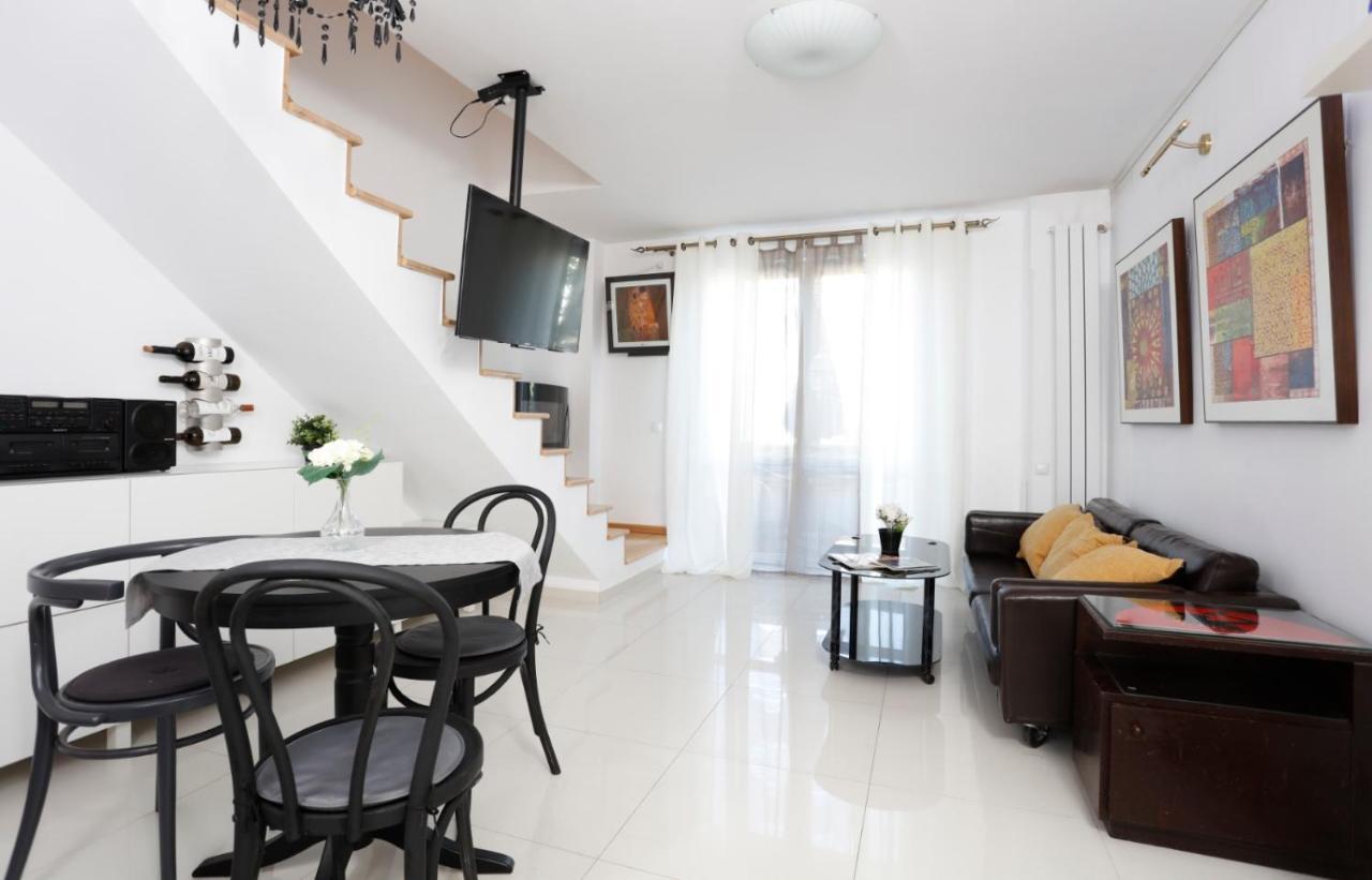 Gorgeous 2 Bedroom Duplex In City Center Boekarest Buitenkant foto